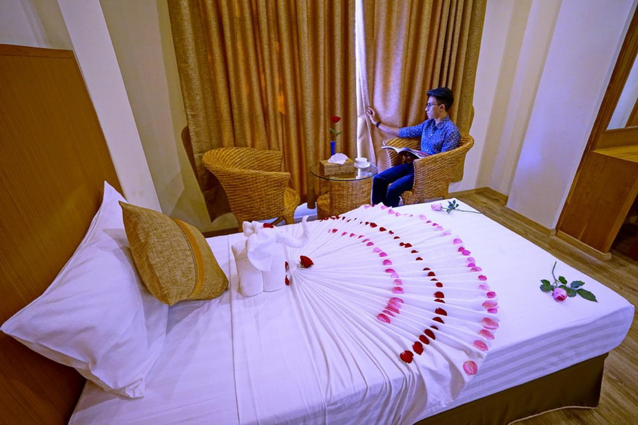 The Hotel Nova Mandalay Eksteriør billede